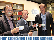 Weltrekordversuch "Kaffee.Pause.Fair“: Kaffeetrinken mit Hep Monatzeder im Fair Trade Shop München (©Foto: Martin Schmitz)
